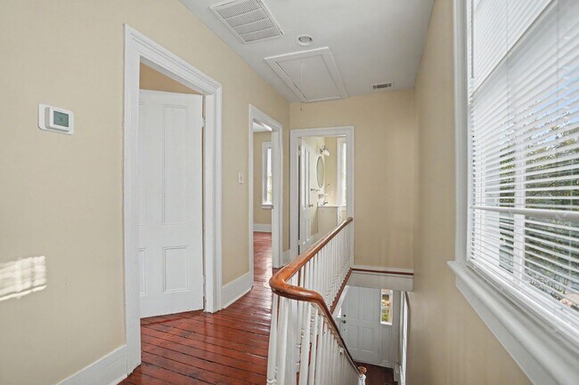 Building Photo - 2 Bedroom Charmer with Sundeck, Wood Floors, and High Ceilings