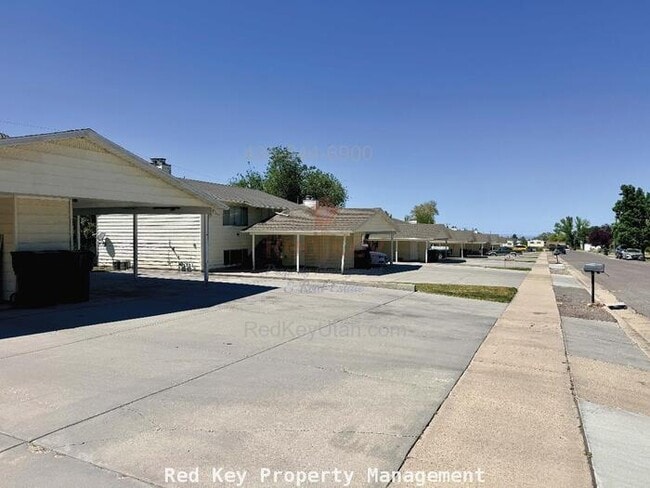 Building Photo - Noble Rd. Duplex