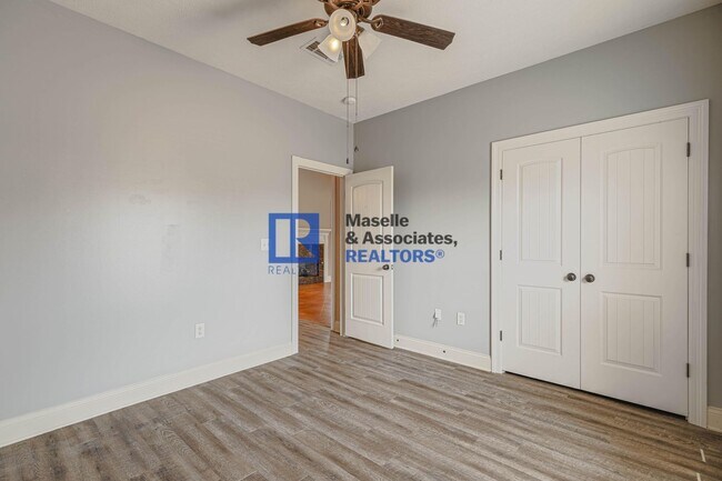 Building Photo - Beautiful 3 bedroom, 2 bathroom house in B...