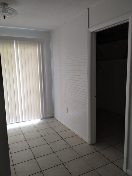 Building Photo - 8034 Orange Ave