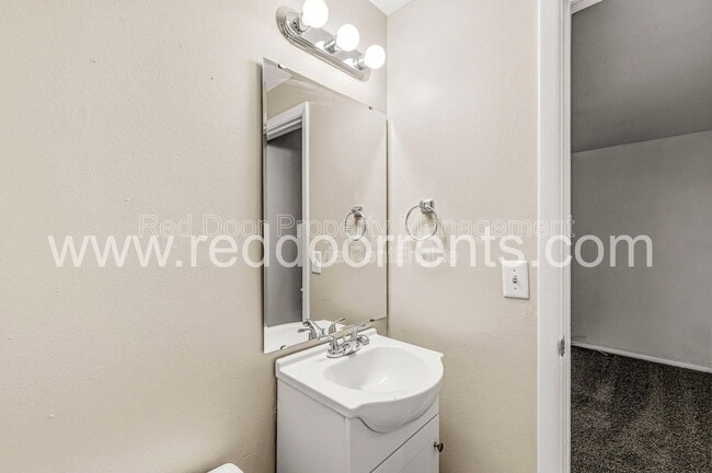 Building Photo - 9949 Ellis Dr