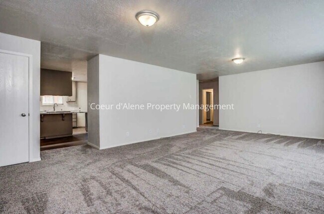 Building Photo - 2 bed, 2 bath duplex in Hayden