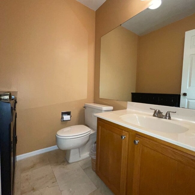 Building Photo - 2B/2.5 Condo in Longwood - Wood floors, great views, large balcony