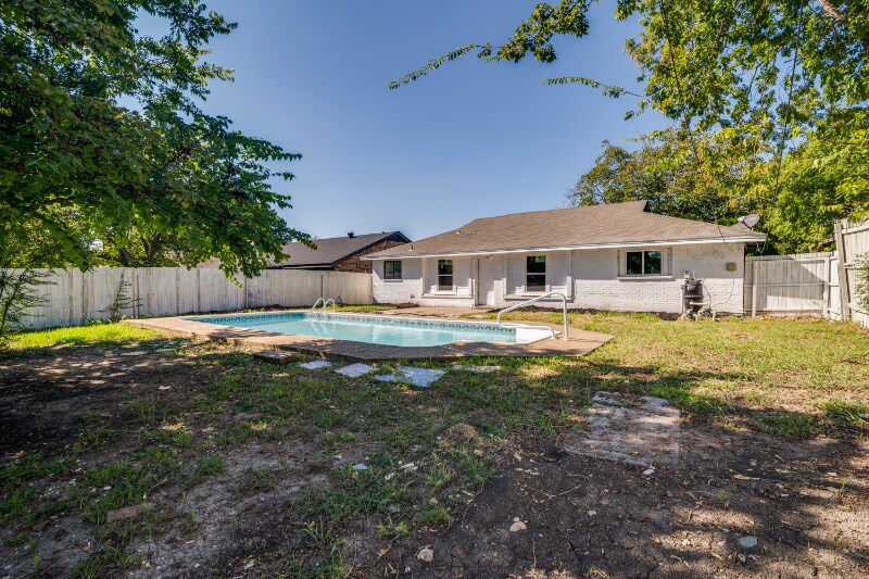 Building Photo - 1622 Hillwood Dr