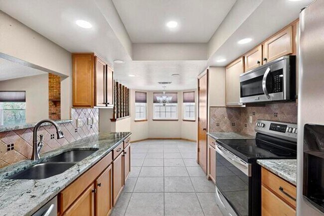 Building Photo - Picture Perfect 3 Bedroom Home in Southeas...