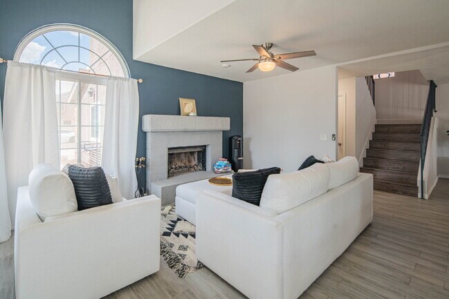 Building Photo - 10615 N 63rd Dr