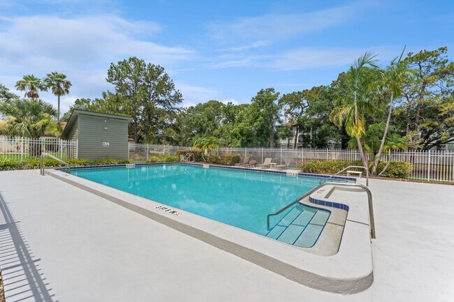 Building Photo - Stunning 3 BR/2 BA/2 Garage Single Family Home in  highly sought-after Sweetwater Oaks!