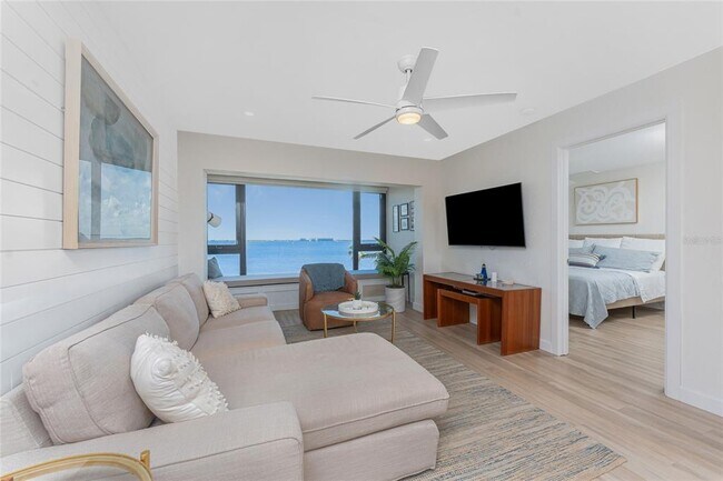 Building Photo - 1500 Park Beach Cir