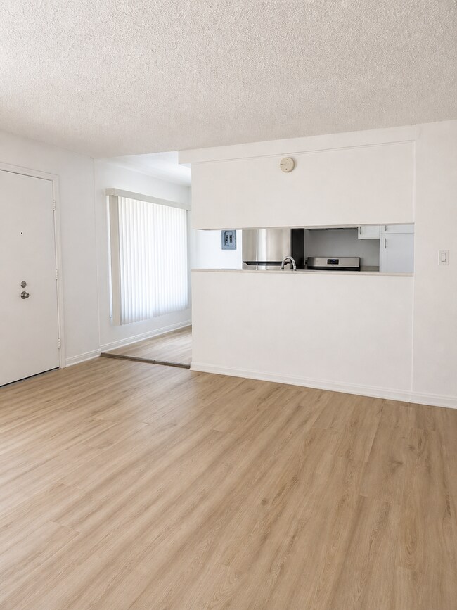 Interior Photo - 14719 S. Berendo Ave