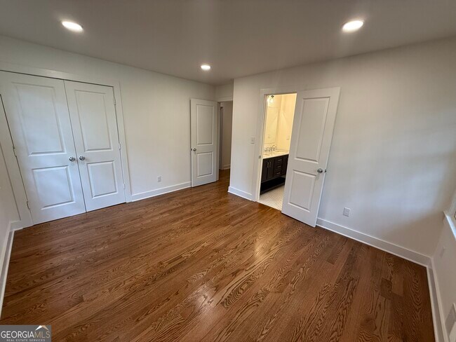 Building Photo - 185 Landor Dr