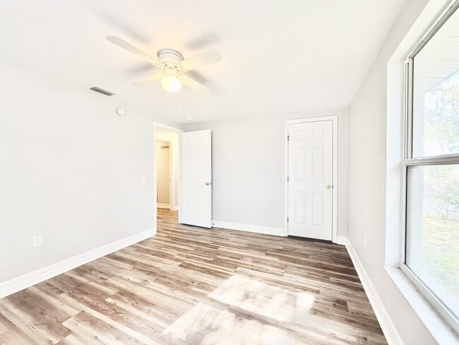 Building Photo - 235 W Northside Dr