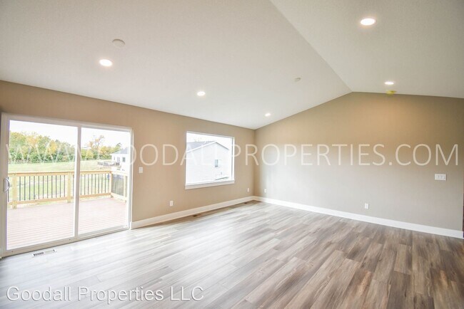 Building Photo - 4 br, 3 bath House - 1004 Warren St