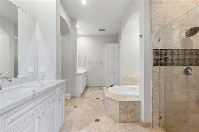 Building Photo - 10980 NW 78th Pl