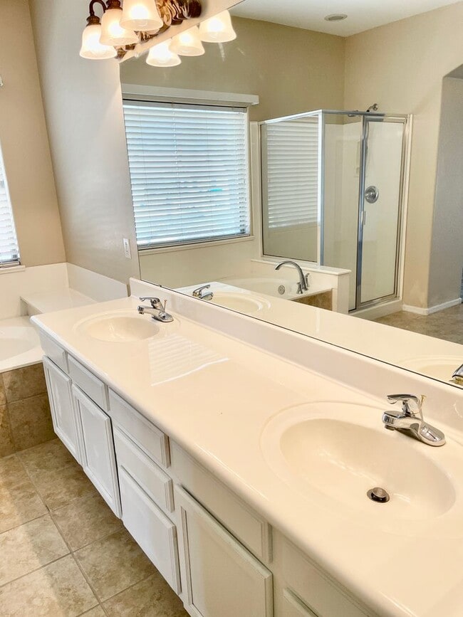 Building Photo - 3-6 Month Rental, Amazing Water Front Property With Private Pool!