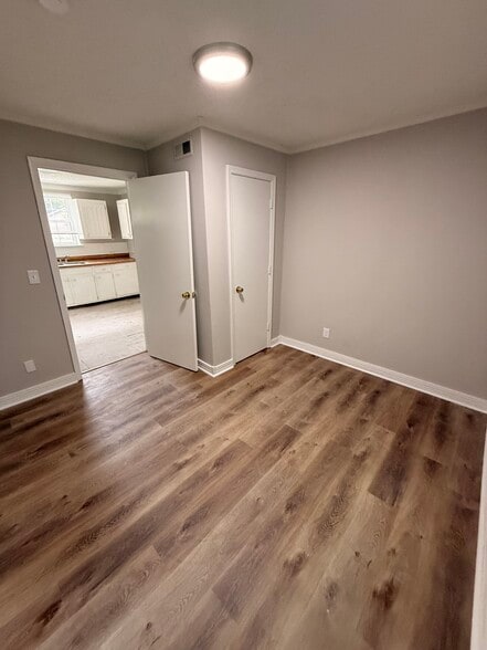 Building Photo - 4923 Barella Dr