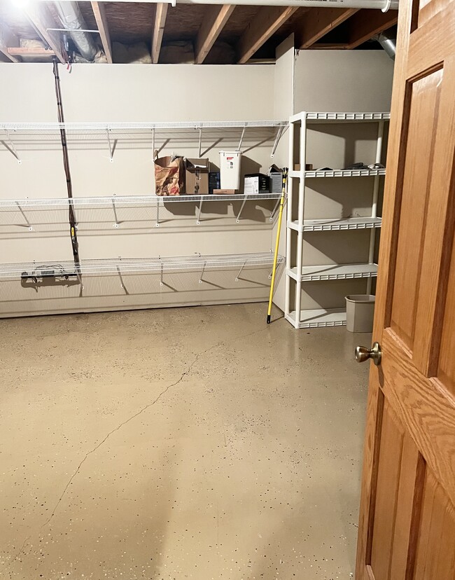 Building Photo - 1129 Golf Ct