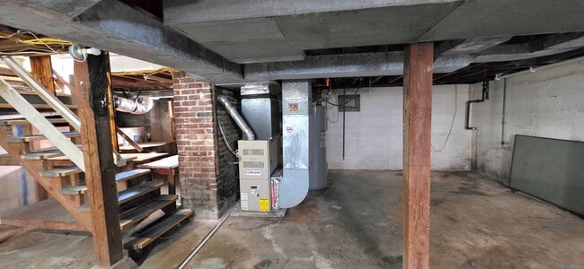 Building Photo - Adorable 3 Bedroom Bungalow Across from Mercy Hospital $1395!!!