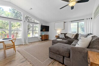 Building Photo - 152 Manresa Rd