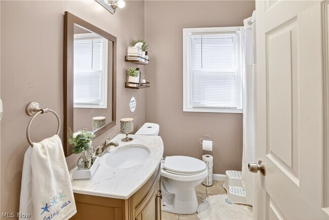 Building Photo - 10903 Parkhurst Dr