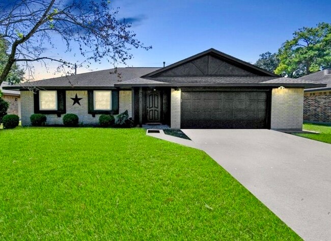 Primary Photo - 701 Regency Dr