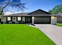 Building Photo - 701 Regency Dr