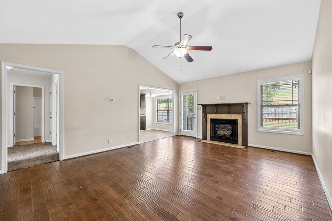 Building Photo - Large home ready for you to call home today!