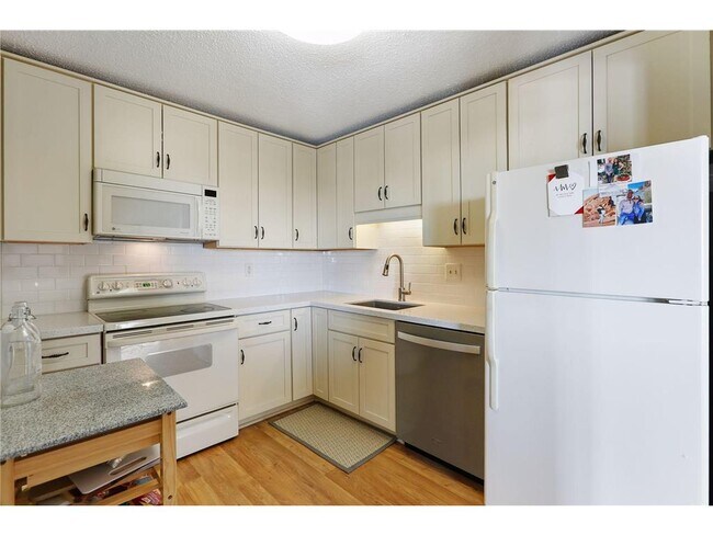Building Photo - 78 10th St E
