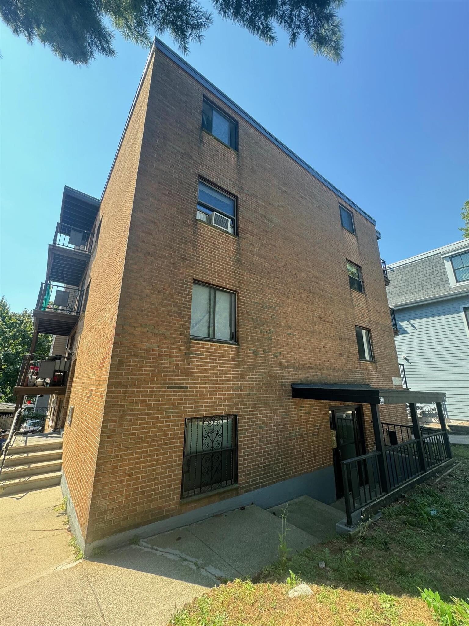 Building Photo - 82 Highland Ave