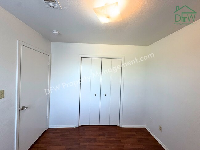 Building Photo - 2-Bedroom Townhome for Lease in a Peaceful Celina Community