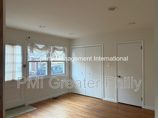 Building Photo - 864 Beechwood Rd