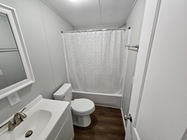 Building Photo - 8144 Hewitt St