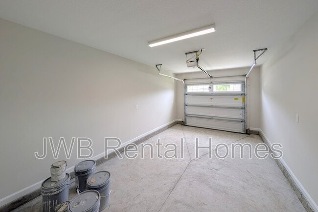 Building Photo - 1292 Pangola Dr