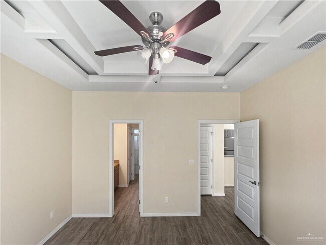 Building Photo - 11 Carlisle Ave