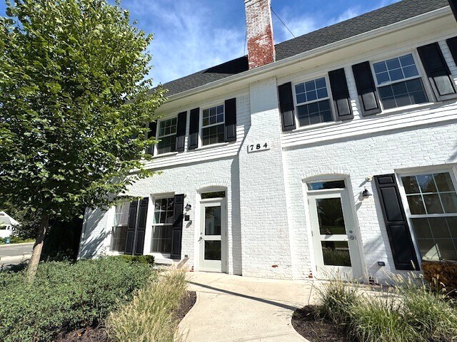 Building Photo - 784 Farmington Ave