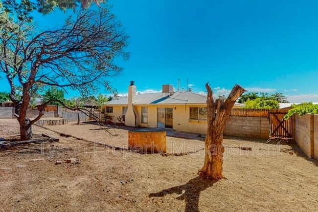 Building Photo - 5516 Cancelar Dr NE