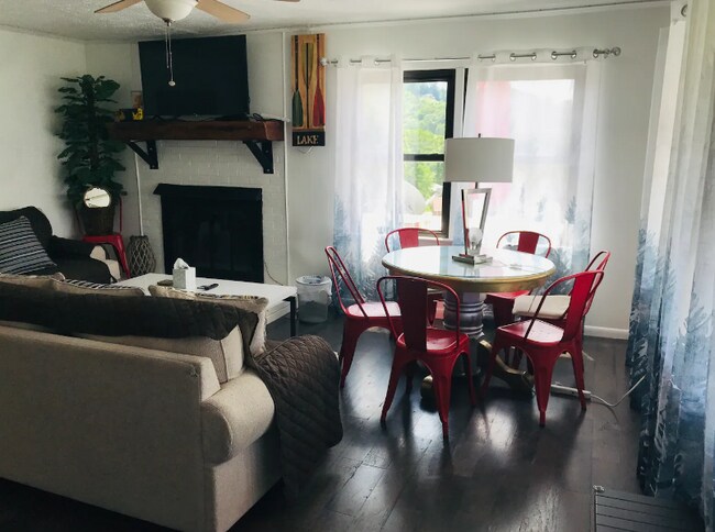 Building Photo - 1692 Falling Water Rd