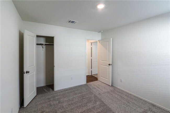 Building Photo - 744 Xanadu Dr