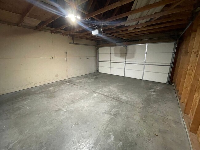 Building Photo - 3502 32nd St S