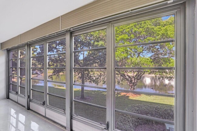 Building Photo - 2202 Lucaya Bend