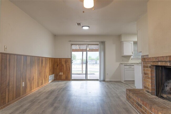 Building Photo - 1430 TX-46