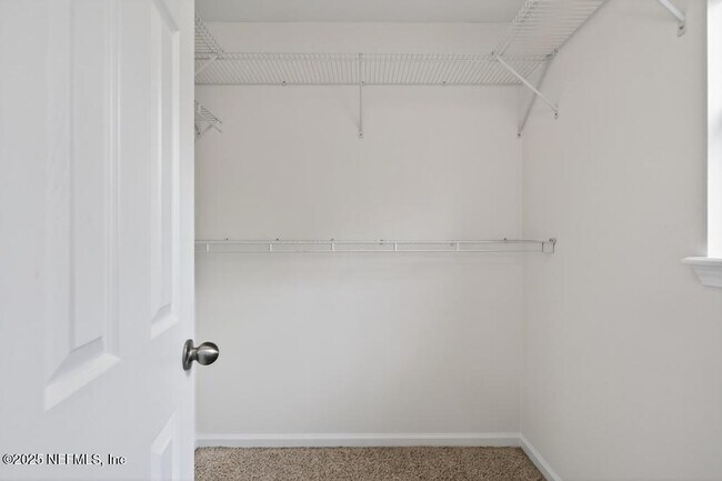 Building Photo - 411 Walnut Dr