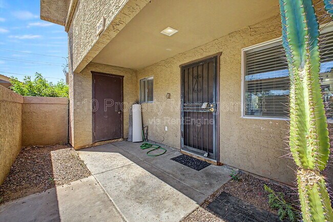 Building Photo - 4050 E Cactus Rd