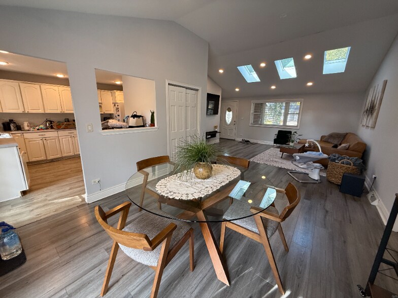 Building Photo - 10231 Hawthorne Dr