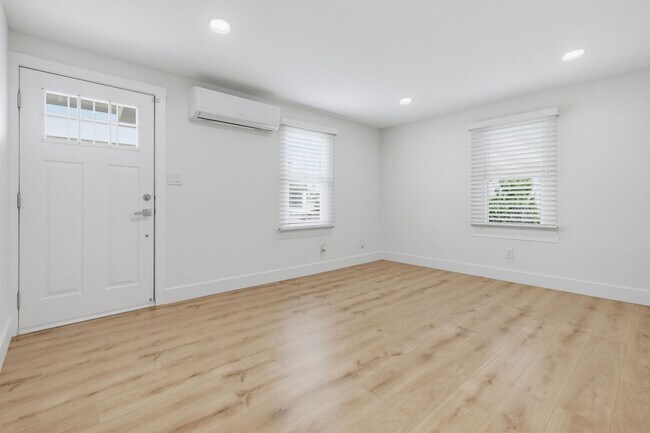 Building Photo - 2710 Chaffee St