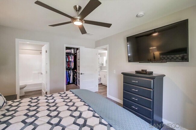 Building Photo - 9392 Twin Trails Dr
