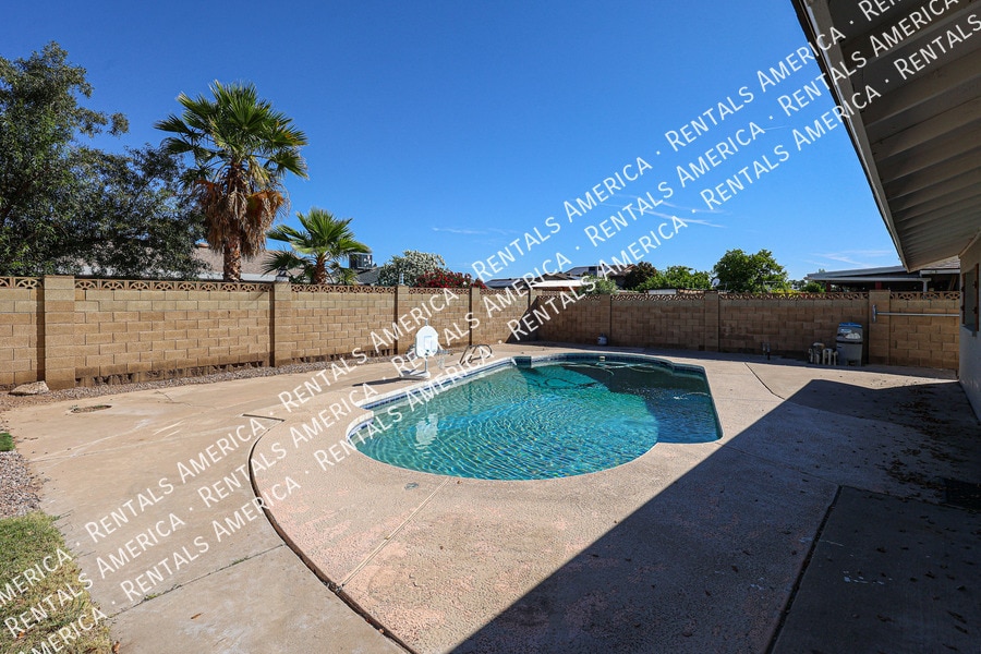 Building Photo - 5214 W Redfield Rd