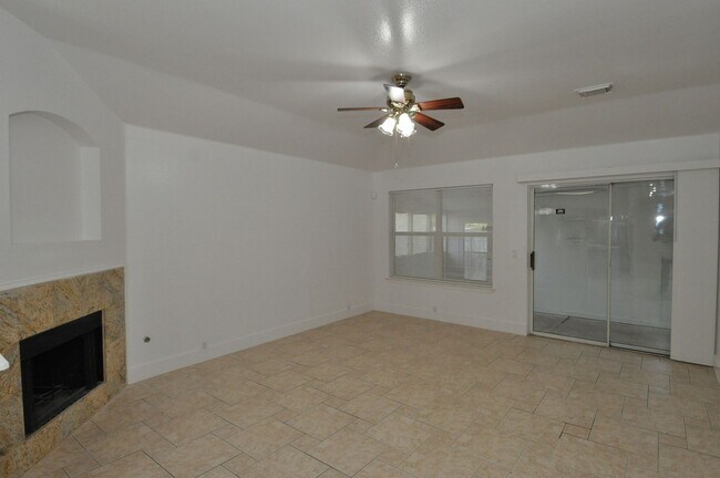 Building Photo - Newly Renovated Home in Pflugerville - Gre...
