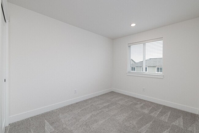 Building Photo - 20869 SE Denver Dr
