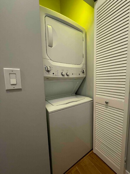 Building Photo - 1155 W Madison St