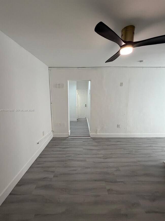 Building Photo - 3030 SW 96th Ave